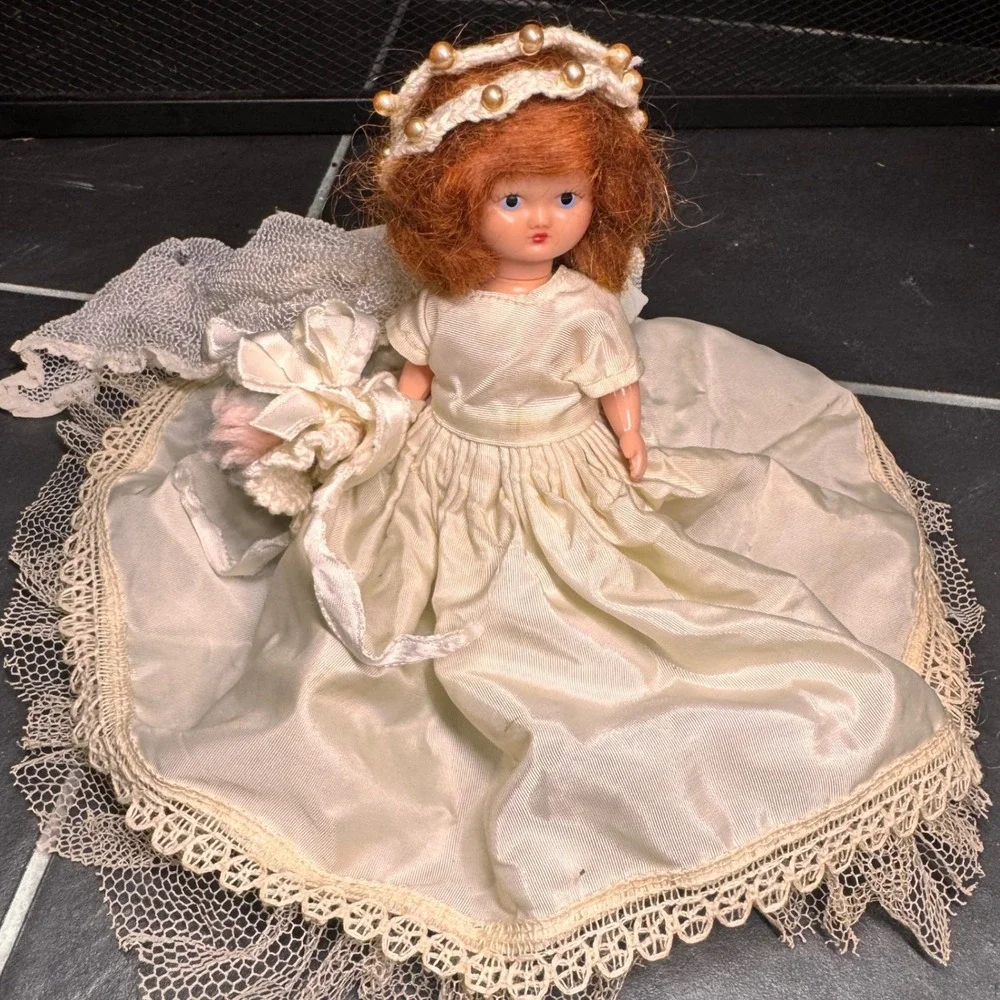 Vintage Red Hair Bride Doll Cream Satin‎ Lace Dress Pearl Crown 7 Inch 1950s